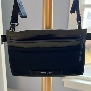 Timbuk2 Cross Body Bag in Green and Black